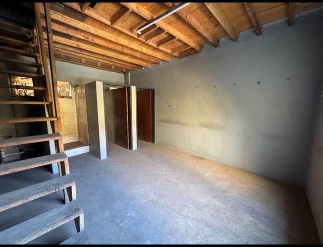 249M² WAREHOUSE TO LET IN MANUFACTA